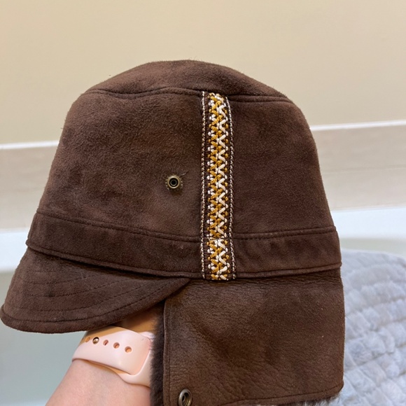 UGG 100% Genuine Shearling Suede Hat - Picture 3 of 12